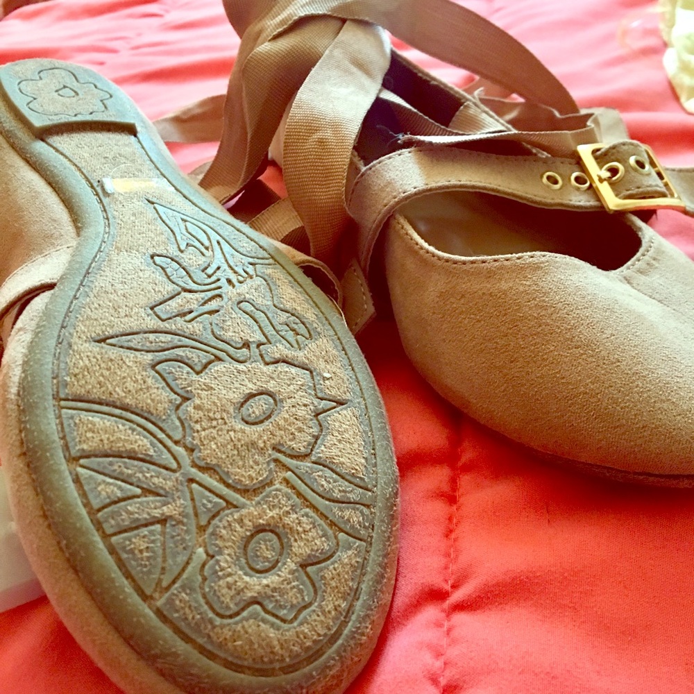 Tan Ballet style Flats with ribbon ties